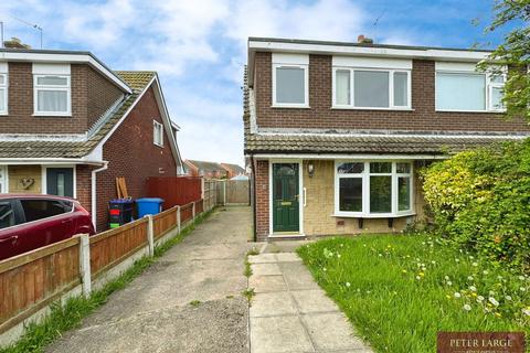 3 Clement Drive, Rhyl, LL18 4HU 3 bed semi