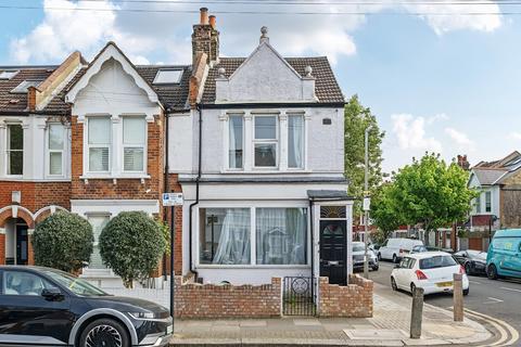 Lavenham Road, Southfields, London, SW18 3 bed end of terrace house for sale
