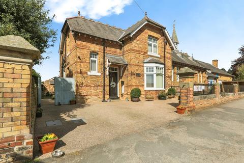 Moor Lane, Scarborough YO13 3 bed property for sale