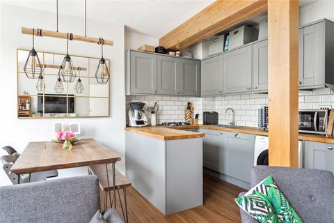 St. Thomas's Road, London, N4 3 bed maisonette for sale