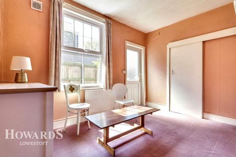 London Road South, Lowestoft 4 bed semi