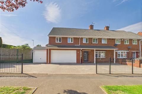Coombes Lane, Longbridge, Birmingham... 4 bed semi