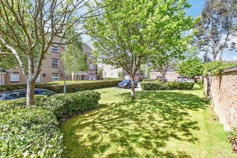 Burns Avenue, Chadwell Heath, Essex 2 bed flat for sale
