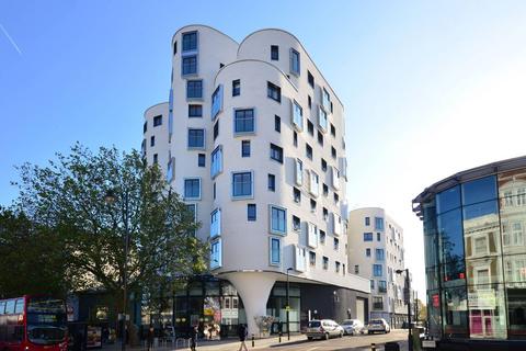 St Lukes Avenue, Battersea, London, SW4 2 bed flat for sale