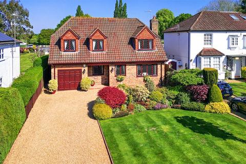 Glaziers Lane, Guildford GU3 4 bed detached house for sale