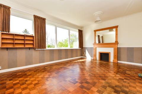 Mountside, Caterham CR3 2 bed flat for sale