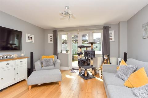 Lloyd Drive, Sittingbourne ME10 3 bed terraced house for sale
