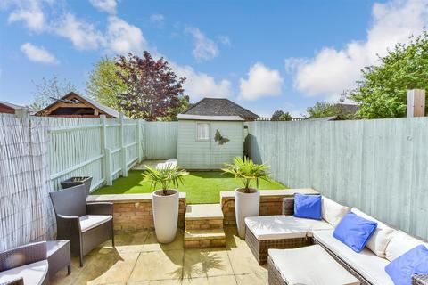 Lloyd Drive, Sittingbourne ME10 3 bed terraced house for sale