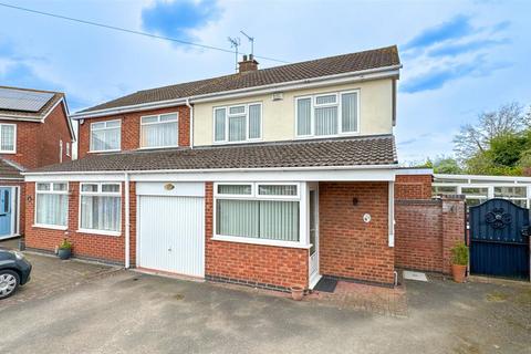 Pallett Drive, Nuneaton, CV11 3 bed semi
