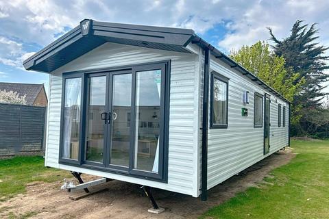 Pakefield Holiday Park 2 bed park home for sale