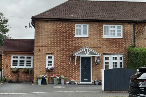 Southlands Avenue, Horley, Surrey 3 bed semi