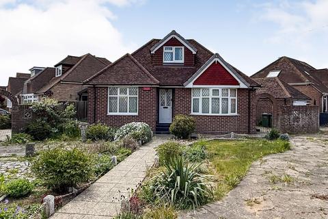 104 Orchard Grove, Fareham... 2 bed detached bungalow for sale