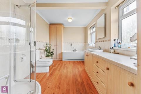 Clay Lane, Hale, Cheshire, WA15 4 bed semi