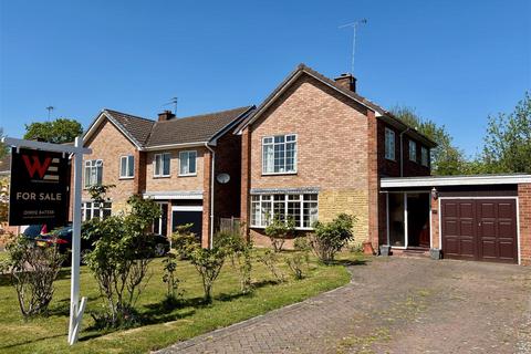 Fairfield Drive, Codsall, Wolverhampton 3 bed detached house for sale