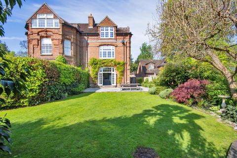 Knotley Hall, Chiddingstone Causeway... 4 bed semi