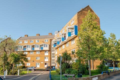 Burbage Close, Borough, London, SE1 3 bed flat for sale
