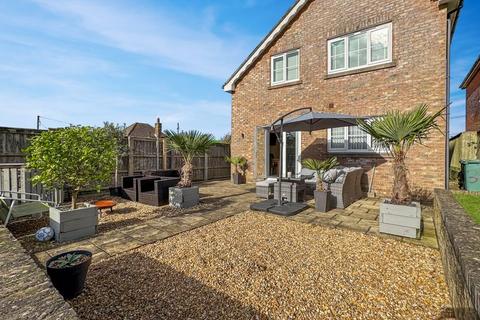 Solent View Road, Gurnard PO31 3 bed detached house for sale