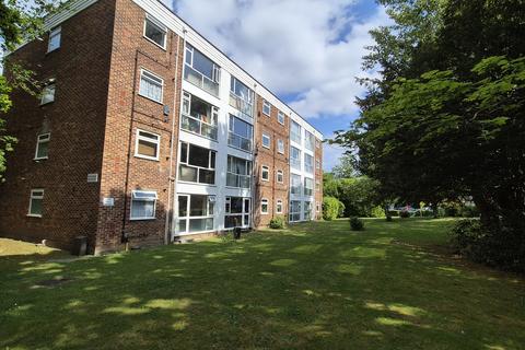 Falcon Court, The Cloisters, Frimley... 2 bed flat for sale