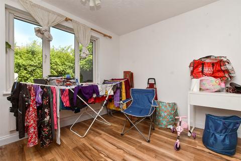 Adams Way, Croydon, Surrey 2 bed ground floor flat for sale