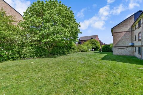 Adams Way, Croydon, Surrey 2 bed ground floor flat for sale