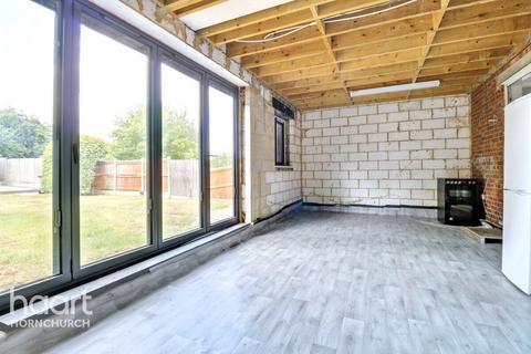 Squirrels Heath Lane, HORNCHURCH 4 bed semi