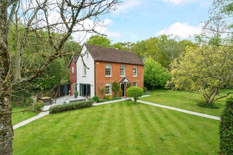 Westway Close, Godalming GU8 5 bed house for sale