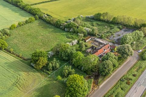 Halfway House  Newark Road  Swinderby... Farm for sale