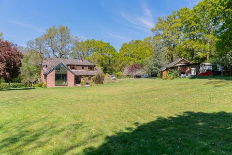 West Common, Langley 5 bed detached house for sale