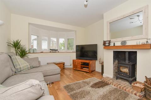 Graystone Road, Tankerton... 3 bed semi