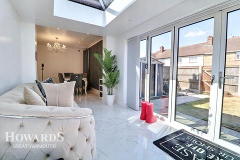 Fisher Avenue, Great Yarmouth 3 bed end of terrace house for sale