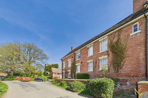 Worcester WR6 4 bed semi