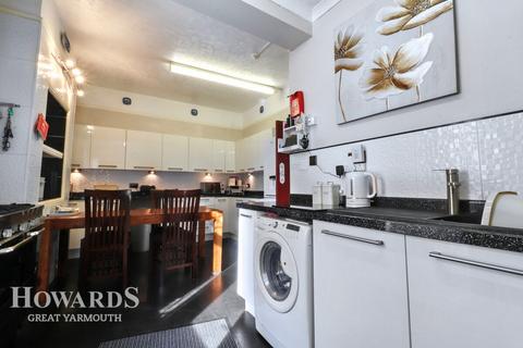 Nelson Road North, Great Yarmouth 8 bed terraced house for sale