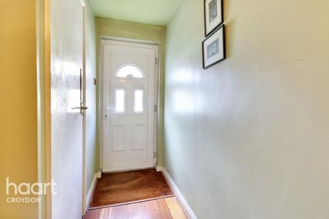 Violet Lane, Croydon 3 bed terraced house for sale