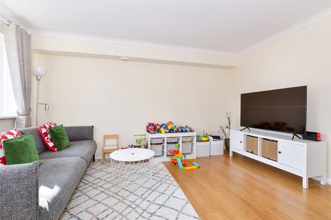 Pevensey Court, Maidstone ME16 2 bed flat for sale