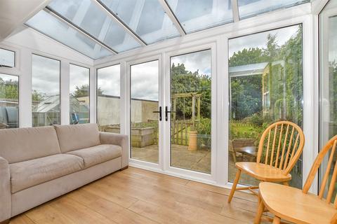 Forge Close, Sellindge TN25 2 bed semi