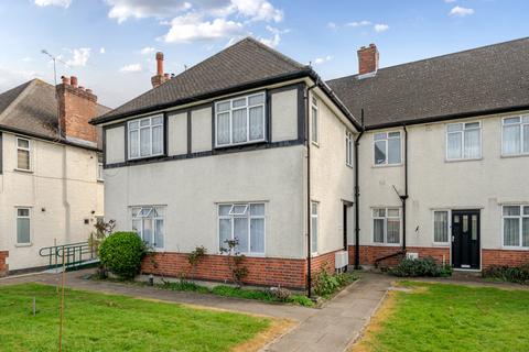 Ruislip Court, Ruislip, Middlesex 3 bed apartment for sale