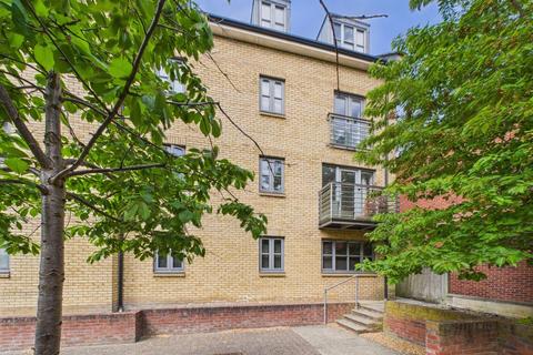 Coopers Yard, Hitchin, SG5 2 bed flat for sale