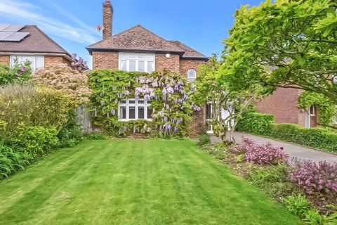 Sandyhurst Lane, Ashford TN25 3 bed detached house for sale