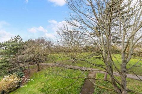 Point Close, Greenwich, SE10 2 bed apartment for sale
