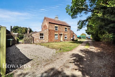 Beccles Road, Belton 3 bed detached house for sale