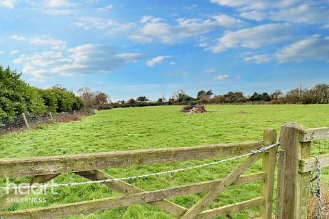 Warden Road, Kent 5 bed chalet for sale