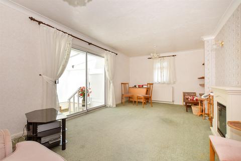 Foxes Close, Sandown PO36 2 bed detached bungalow for sale