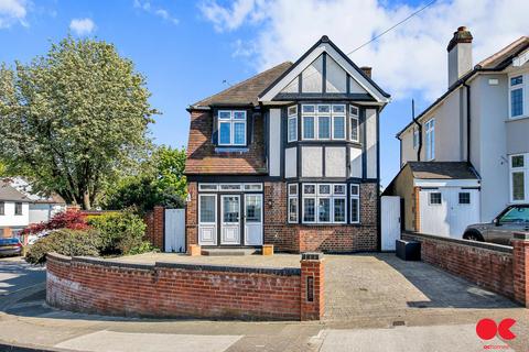 Parkland Avenue, Romford RM1 4 bed detached house for sale