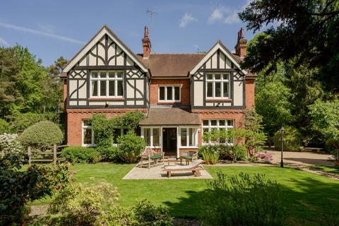 Byfleet Road, Cobham, KT11 6 bed semi