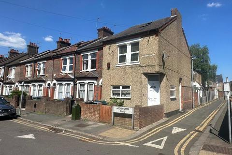 2A Addiscombe Road, Watford... 2 bed flat for sale