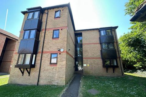 4 Rushdon Close, Romford, Essex, RM1 2RE 1 bed flat for sale