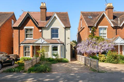 Tilt Road, Cobham, KT11 3 bed semi