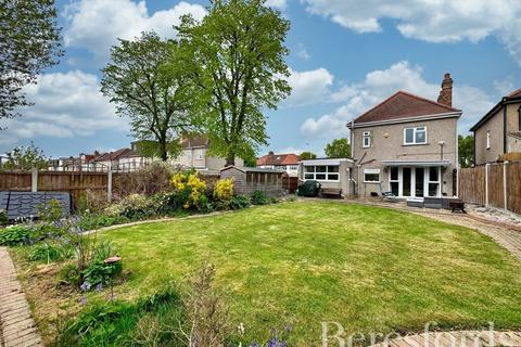 Bush Elms Road, Hornchurch, RM11 4 bed detached house for sale