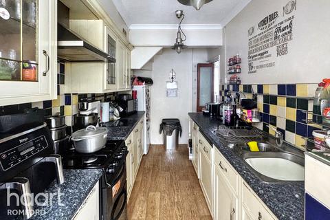 Weald Way, Romford, RM7 9PH 2 bed semi