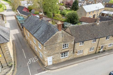 High Street, Kettering NN14 4 bed detached house for sale